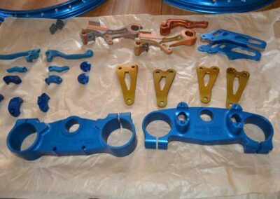 Anodisation de pièces moto - Pro Schade - Aubel, Liège