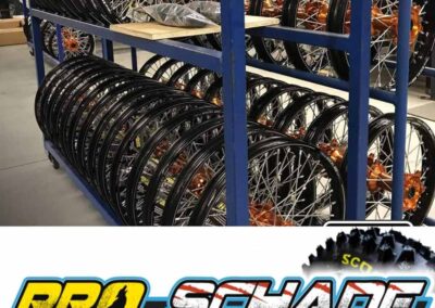 Anodisation de cerceaux de jantes moto et des moyeux après microbillage - Pro Schade, Liège, Bruxelles, Verviers, Namur, Charleroi