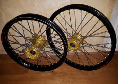 Anodisation de cerceaux de jantes moto et des moyeux après microbillage - Pro Schade, Liège, Bruxelles, Verviers, Namur, Charleroi