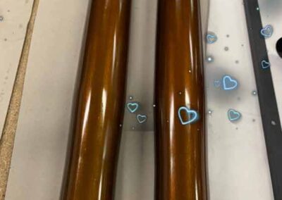 Fourreaux de fourche moto anodisés par Pro Schade, province de Liège
