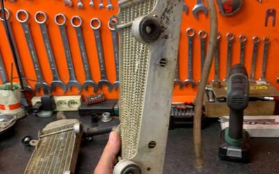 Redressage de radiateur moto